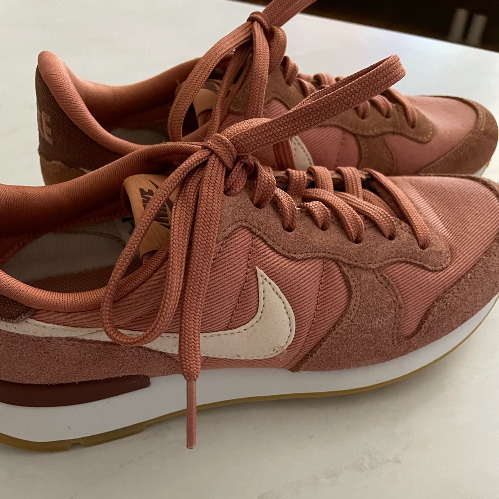 Nike Retro Sneaker